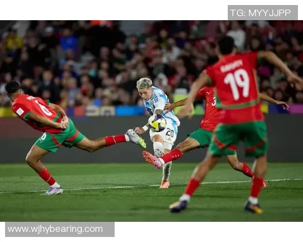 🔝 @维尼修斯 🔝 💫 代表 @皇家马德里 在联赛中拿下1️⃣5️⃣0️⃣场胜利！ 来源：皇马官方推特